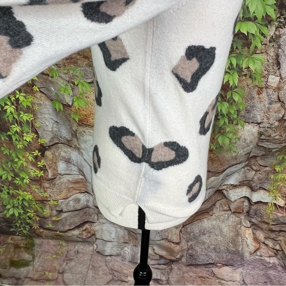 JUMPER 1234 Leopard Print Cashmere Crew Neck Sweater, XS/S - Picture 6 of 12